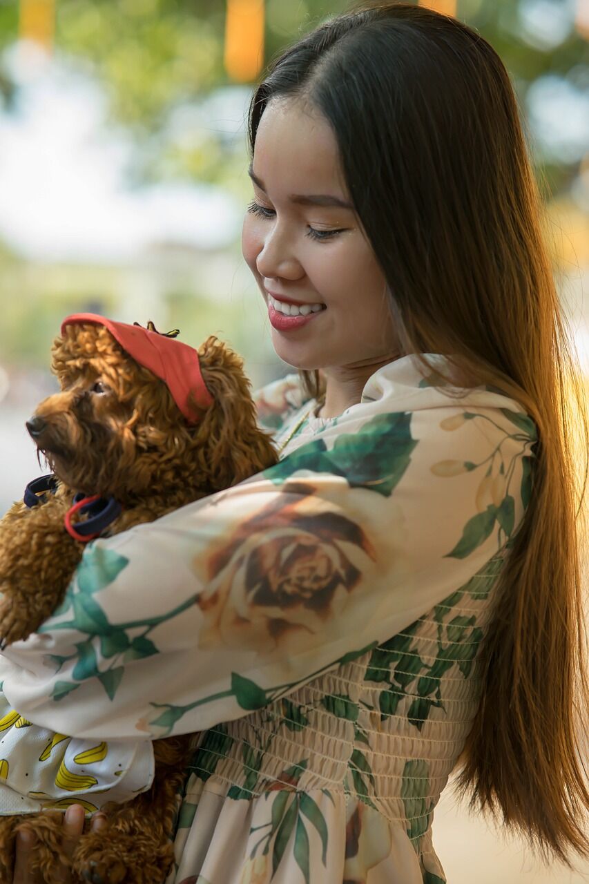Pixabay, girl holding dog